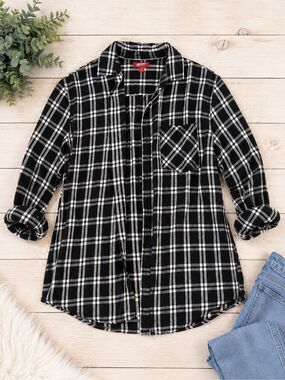 Arizona Black & White Plaid Button Front Flannel Shirt Women’s Size Medium